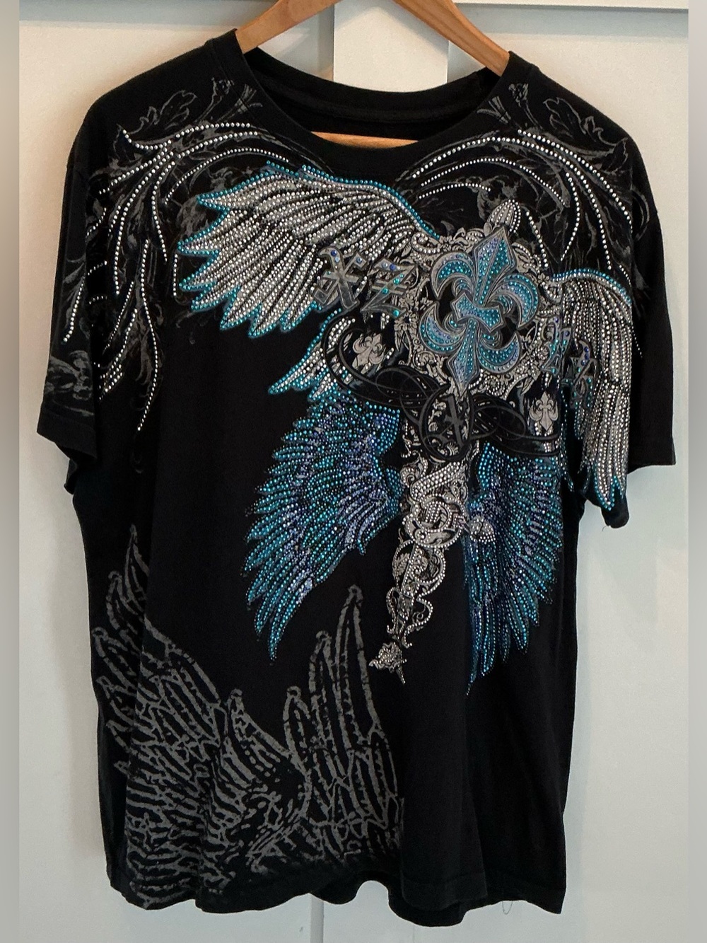 CJ Black Y2K Gothic Rhinestone Wing Fleur de Lis Tee Mens L Oversized